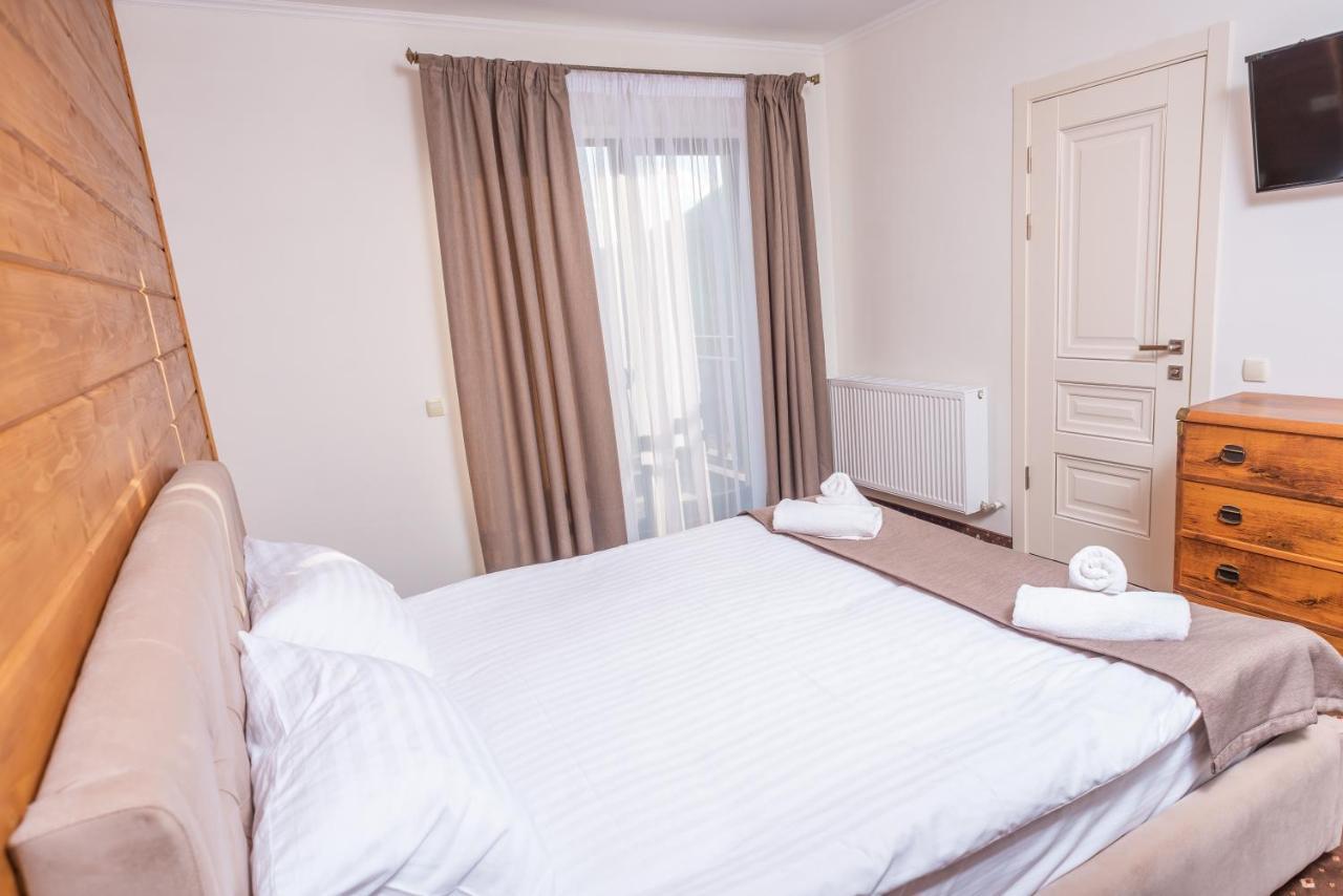 Nesh Hotel Tatariv